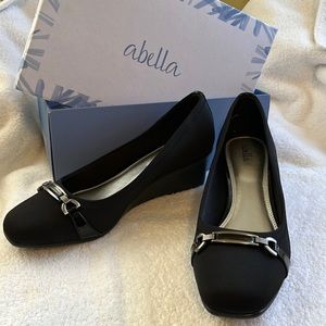 Wedge heeled shoes